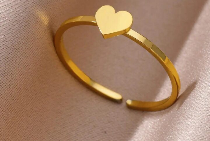 Petite Eternity Heart Bracelet — A Symbol of Love, Elegance, and Timeless Style